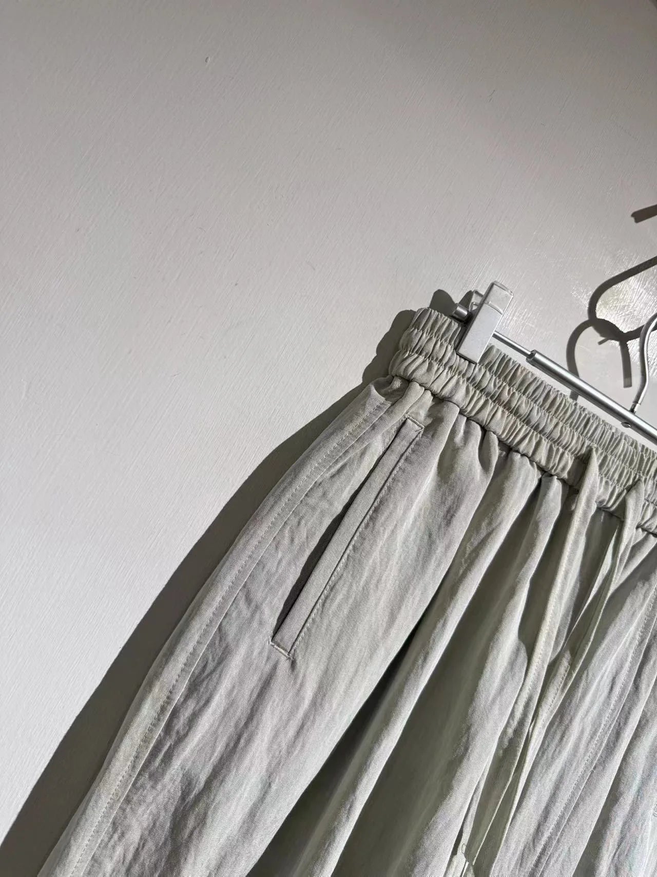 Comfortable and simple, versatile high-grade elastic elastic waist drawstring straight loose casual pants men