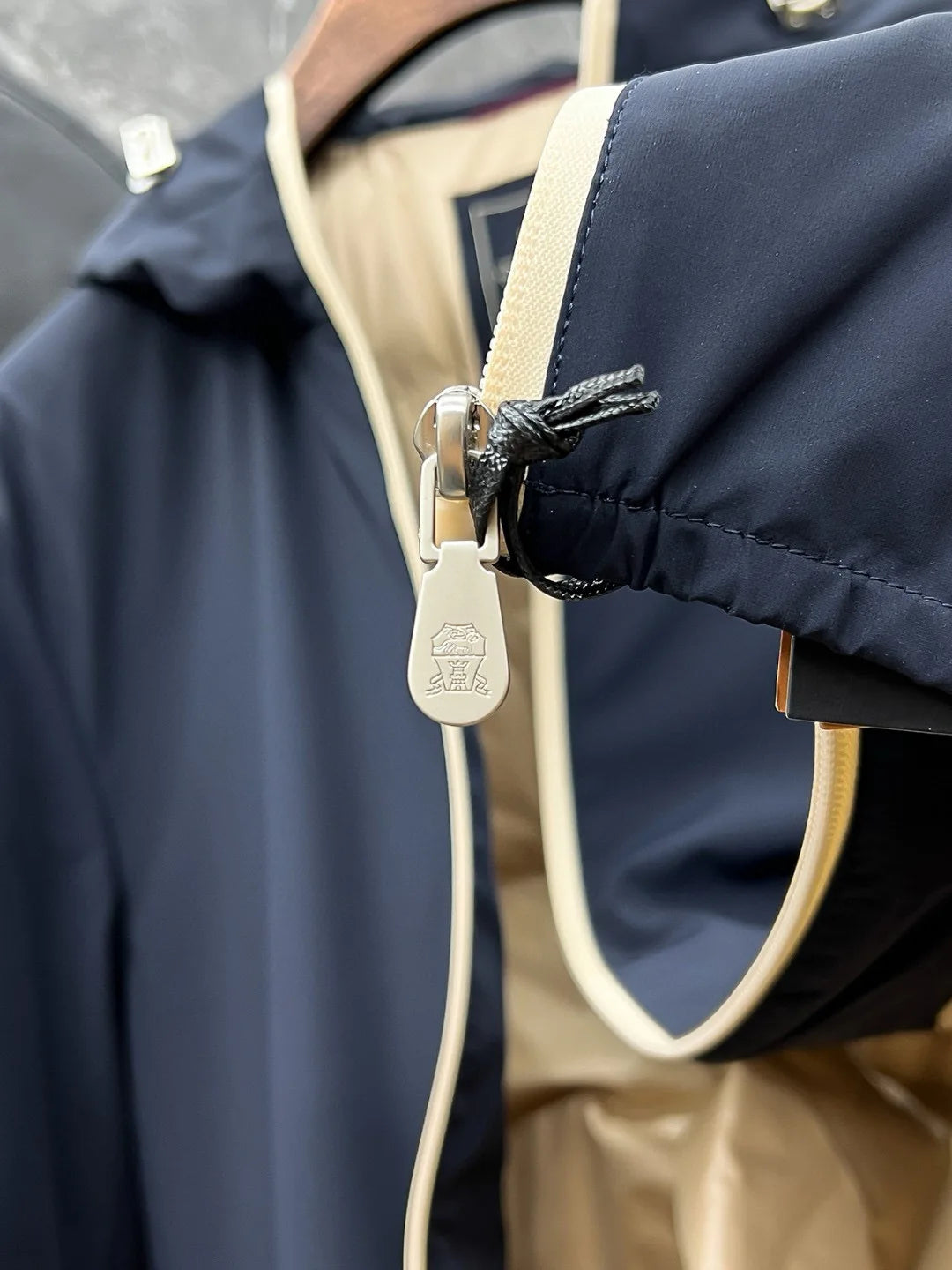Italy BC autumn and winter new old money style fashion casual 95 white goose down light and thin hooded down jacket