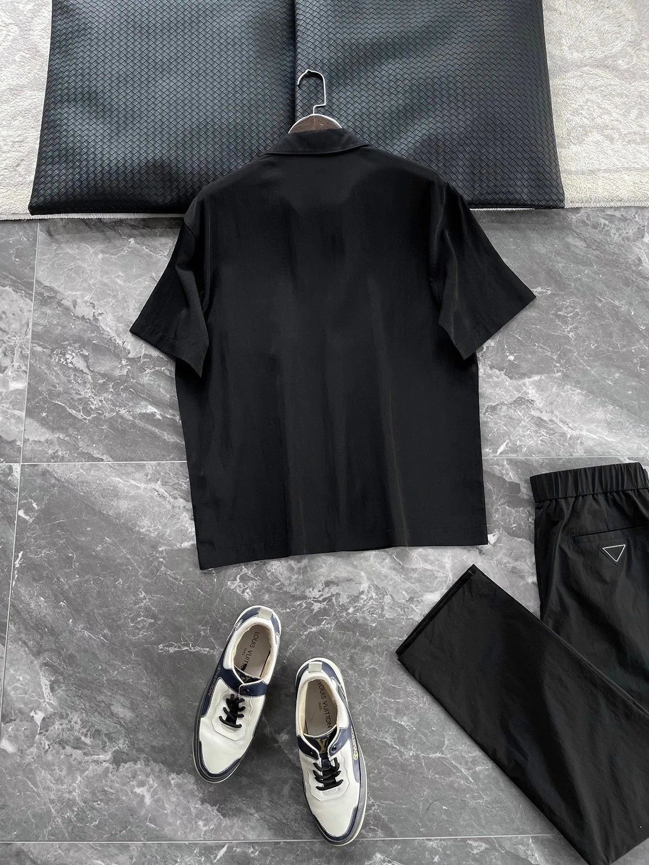 Italian high luxury quality, silky and skin-friendly feel, casual lapel light and breathable lapel short-sleeved shirt
