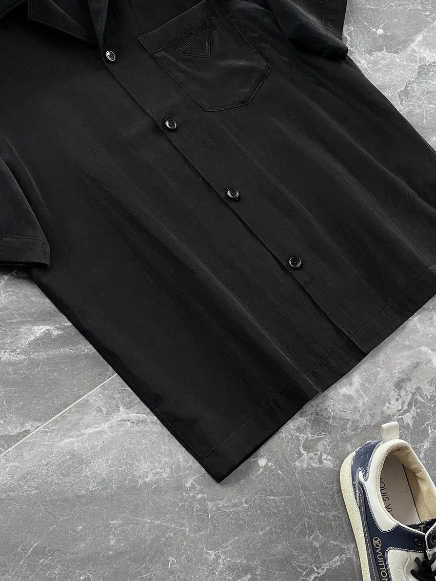Italian high luxury quality, silky and skin-friendly feel, casual lapel light and breathable lapel short-sleeved shirt