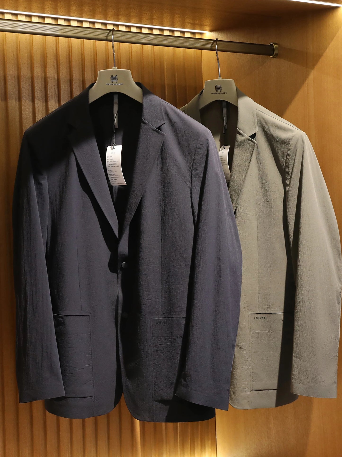 Spring and summer new men's light business leisure high-end urban outdoor breathable three-proof pressure rubber suit