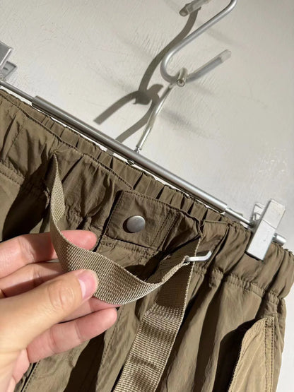 [Drawstring belt design] Comfortable and comfortable, light and multi-pocket loose straight tooling casual shorts for men