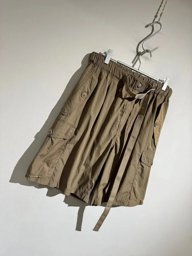 [Drawstring belt design] Comfortable and comfortable, light and multi-pocket loose straight tooling casual shorts for men