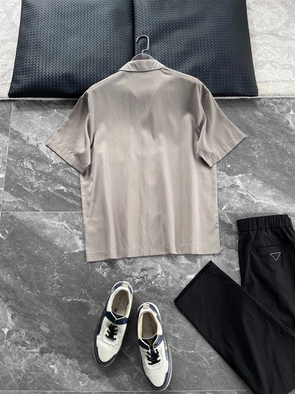 Italian high luxury quality, silky and skin-friendly feel, casual lapel light and breathable lapel short-sleeved shirt