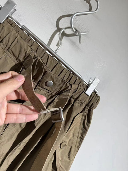 [Drawstring belt design] Comfortable and comfortable, light and multi-pocket loose straight tooling casual shorts for men